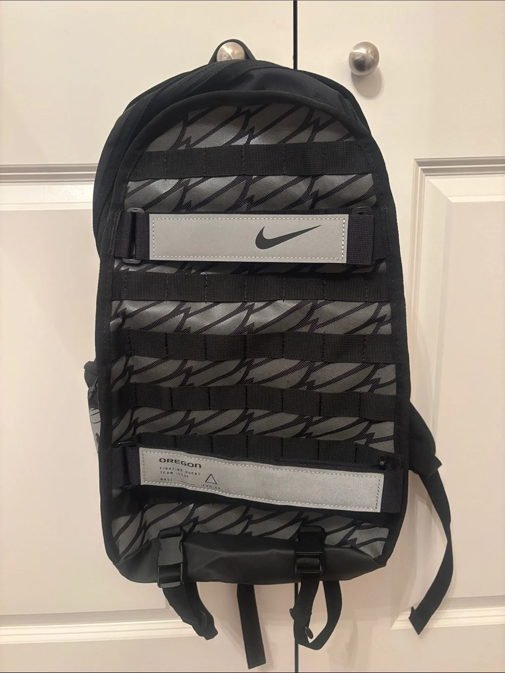 Nike Men's Black & Gray Graphic Backpack - Team Issued Oregon Ducks